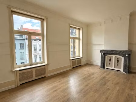 authentiek 2-slaapkamer appartement op toplocatie.