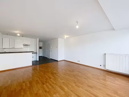 mooi appartement met 2 slaapkamers in de buurt van meiser.