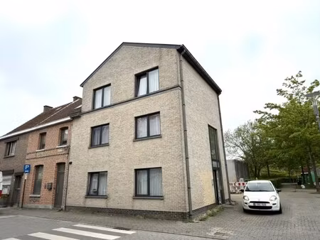 modern gelijkvloers appartement nabij sportcentrum sint-gillis