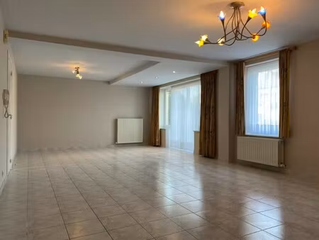 gelijkvloers appartement met inpandige garage nabij centrum houthalen