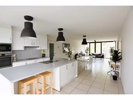 lichtrijk en ruim 3-slpk appartement in rumbeke