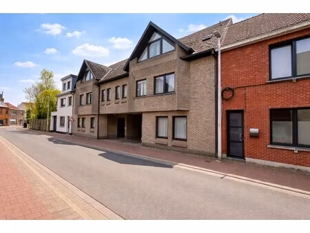 gelijkvloers appartement met tuin en garagebox