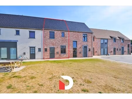 ruime recente woning met 4 slaapkamers  garage en autostaanplaats
