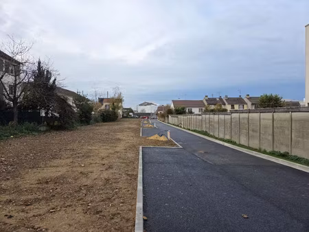 terrain à bâtir de 238 m² à mantes-la-ville (78)
