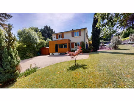 vente maison 5 pièces  165.00m²  montaigut