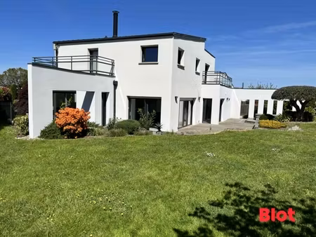 maison 226 m²  la meziere - 8 pièces - 5 chambres  1 086 m² de terrain