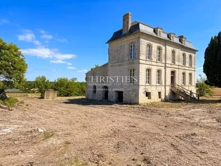 rare : maison de maître  immense grange et 1 1 hectare de terrain