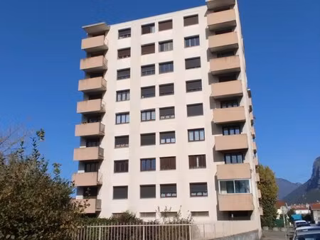 fontaine résidence isolée par extérieur