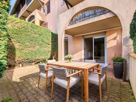 exclusivité nestenn immobilier. bel appartement 3 pièces entièrement rénové avec terrasse 