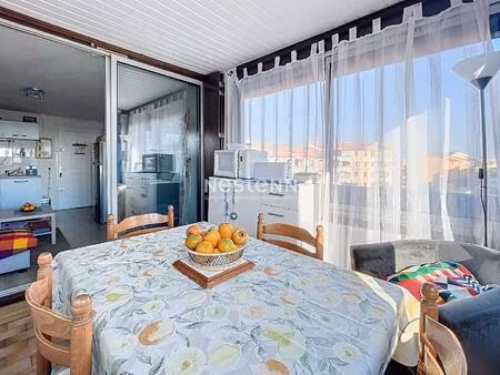 appartement t2 cabine vue mer dans résidence sécurisée avec parking proche de la plage à..