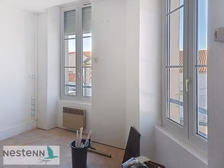 a vendre à saujon  appartement t1 en plein centre  en bon état