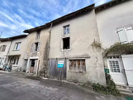 bâtisse à rénover avec possibilité de créer 2 logements  gros potentiel sur la commune de 