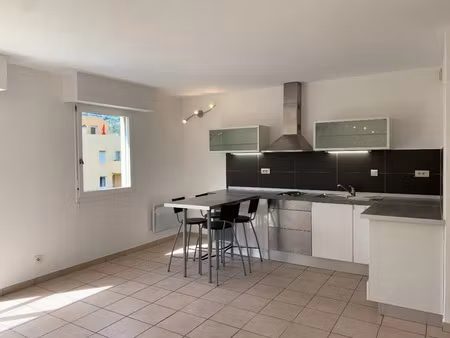 location appartement 1 pièce 29 m² à carros (06510)