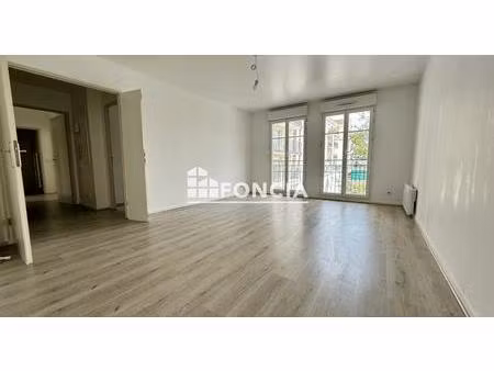f3 avec ascenseur en coeur de centre ville avec balcon et 2 places de parking