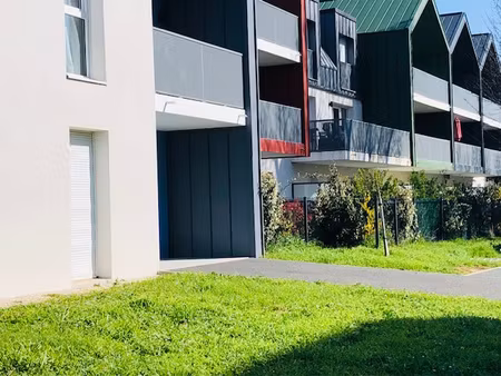 superbe t2 récent avec grand balcon ensoleillé....