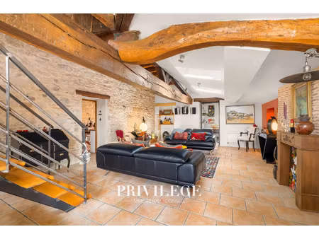 duplex de standing au dernier étage d'une bâtisse du xviie s