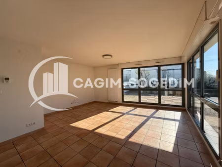 à louer magnifique attique f4 de 110 m2 avec 130 m2 de ter