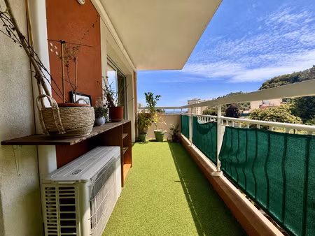 à vendre  deux pièces  immeuble récent