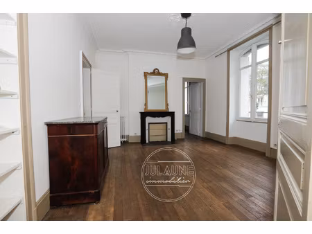 élégant appartement de 84 m2 avec terrasse privative.