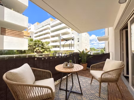 t2 moderne avec terrasse les grisettes