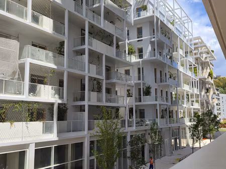 la pleine meridia f3 avec terrasse d'angle et parking privat