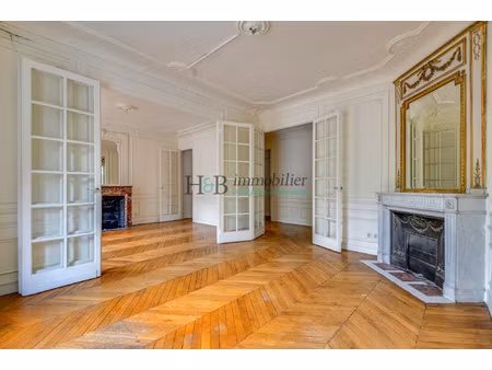 square trousseau - élégant appartement de réception de 107m2