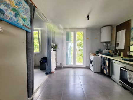 appartement t2 bis à rénover - 1 chambre - balcons - garage