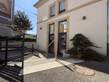 bureaux / cellule commerciale d'exception de 144 m2 avec sou