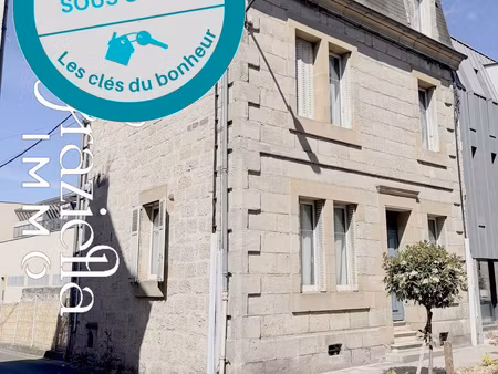 immeuble de caractère avec caves  cour et parkings en centre
