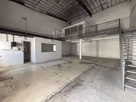 local commercial jarry - immeuble plein sud - 155m2