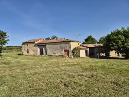 maison en pierre de 100 m2  3 chambres et grande dépendance