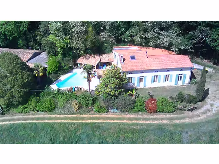 lumineuse girondine avec piscine et gite