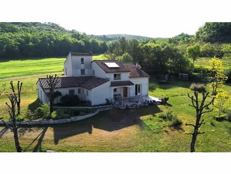 grande villa familiale contemporaine proche de cahors