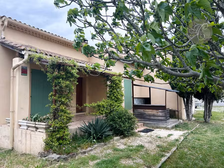 le pontet  a proximité de la zone commerciale agréable villa