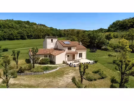 grande villa familiale contemporaine et grand terrain entre cahors et montcuq