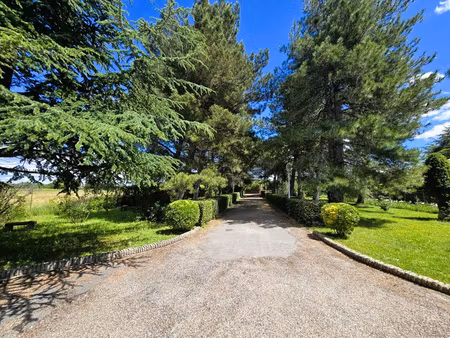 spacieuse villa - 4860 m2 terrain - piscine.