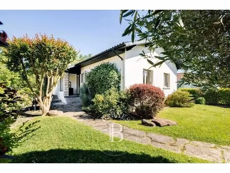 anglet  maison de 200 m² située au calme