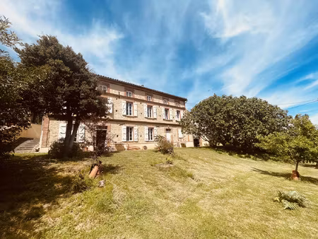 maison de caractère avec dépendances et terrain de plus d'1 