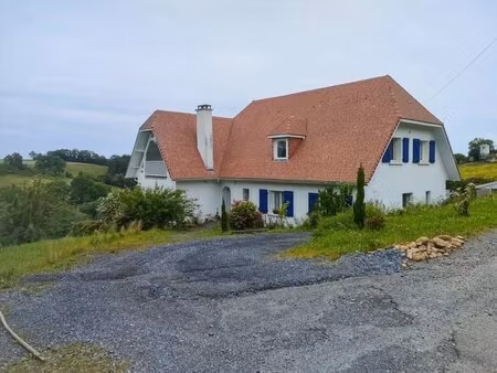 maison de 8 pièces de 233 m² à navailles-angos