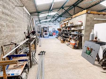maison 1 pièce - 250 m²