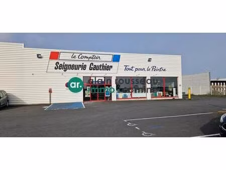 location commerce cholet 49300 710m²