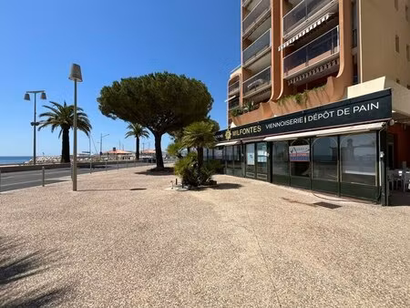 location commerce frejus 83600 121m²