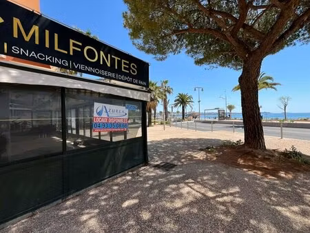 location commerce frejus 83600 121m²