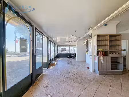 location commerce fréjus 83600 212m²