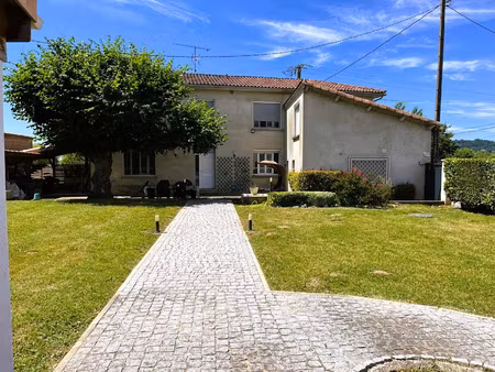 à 10 min du centre-ville d’agen – élégante maison familiale rénovée  5 chambres  jardin et