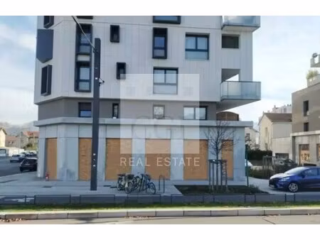 location commerce grenoble 38100 81m²