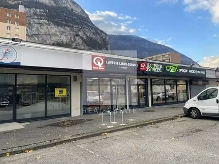 location commerce sassenage 38360 83m²