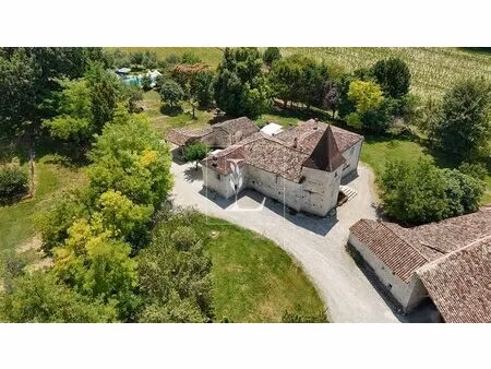 propriété d'exception du xviie siècle au coeur de 7 hectares ca