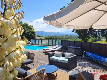 ancien domaine viticole avec gite et piscine