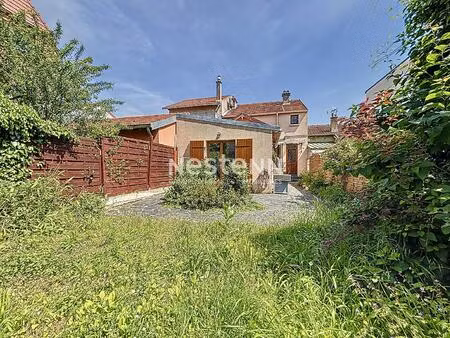 issy les moulineaux - vente maison de 5 pièces de 103 m² habitables avec jardin orientée..